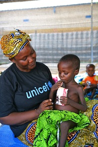 A young child suffering from malnutrition at a nutritional recovery center in Maradi region in central-east Niger. / Credit:UNICEF/Giacomo Pirozzi 